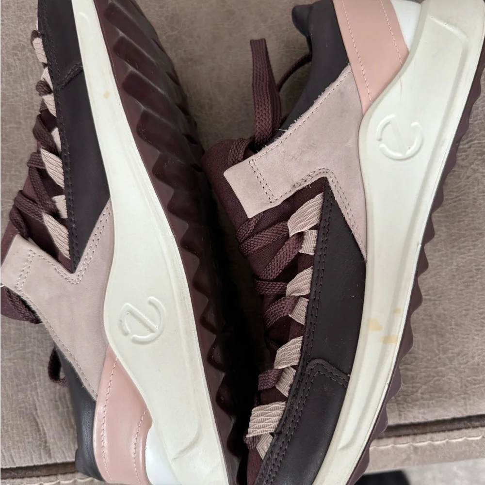 Ecco flexure runner